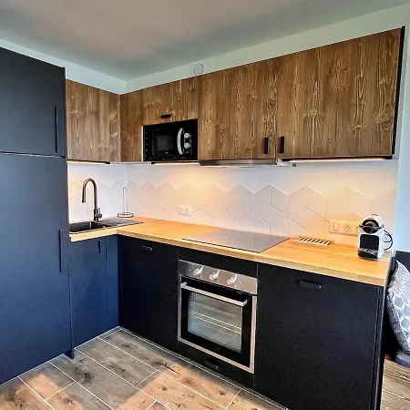 Apartment No 1a, Edelweiss Landry